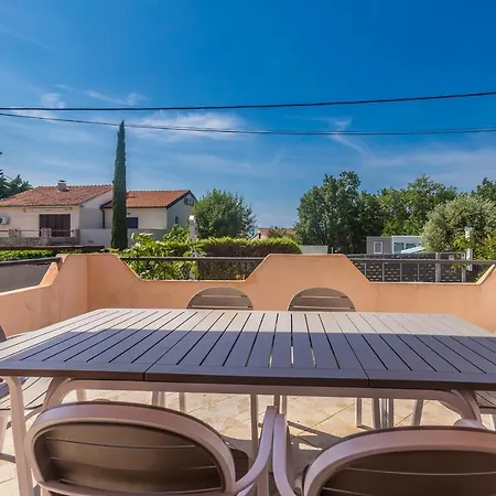 Bellona 3*