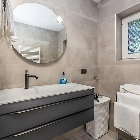 Bellona 3* مالينسكا