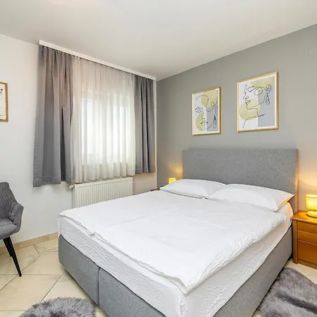 Bellona 3*