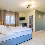 Bellona 3*
