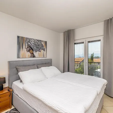 Konukevi Bellona 3*